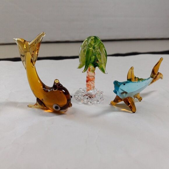 Minature blown glass figurines Two Fish and Palm Tree Cottagecore… - Picture 3 of 9